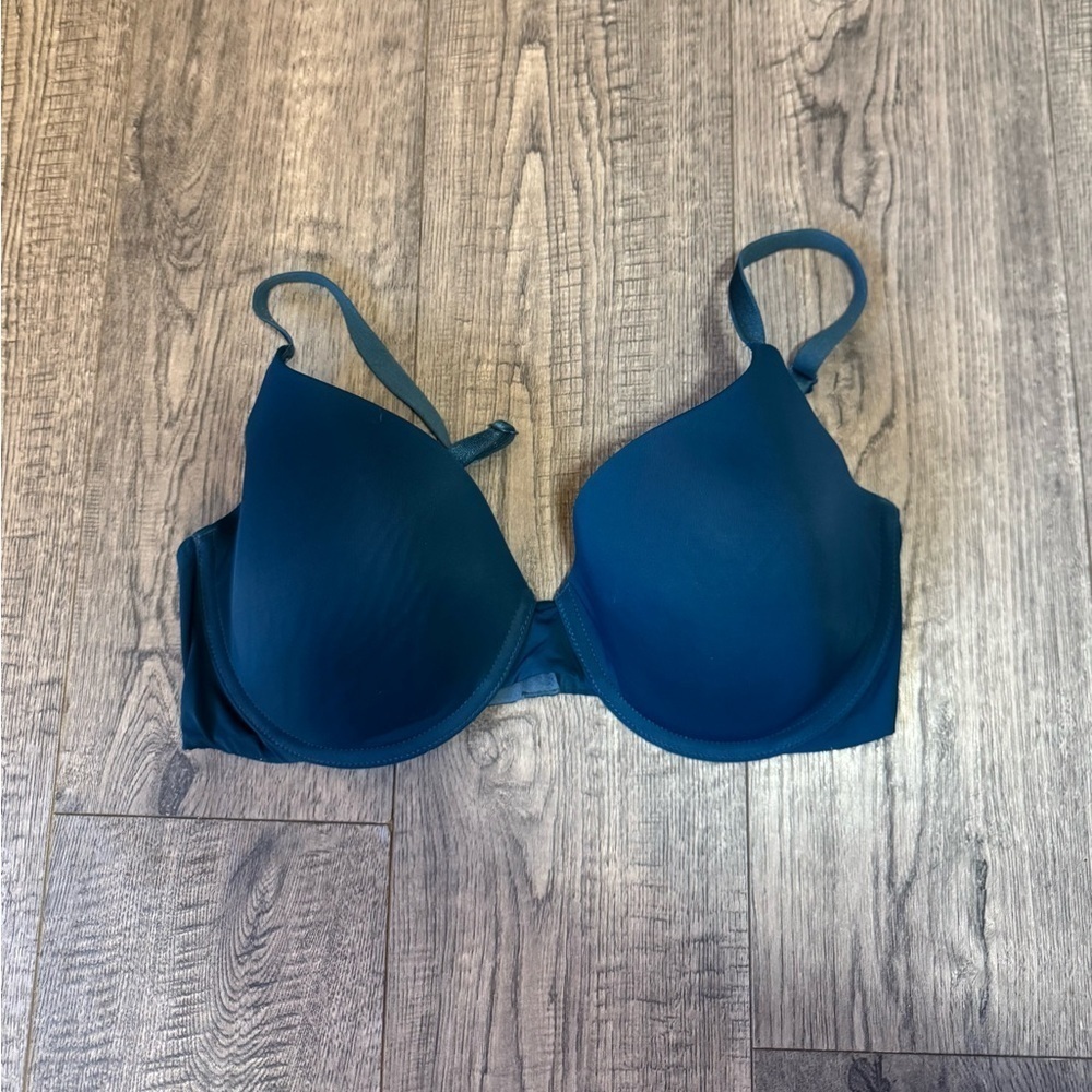 Victoria’s Secret Tee Shirt Demi Bra- 36 D